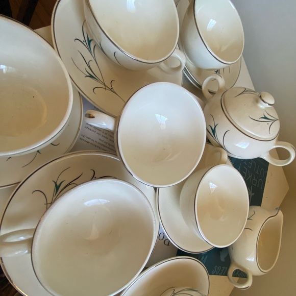 15 pieces set China Vintage Tea Set Sauce
all in great shape
unknown brand - Picture 6 of 9